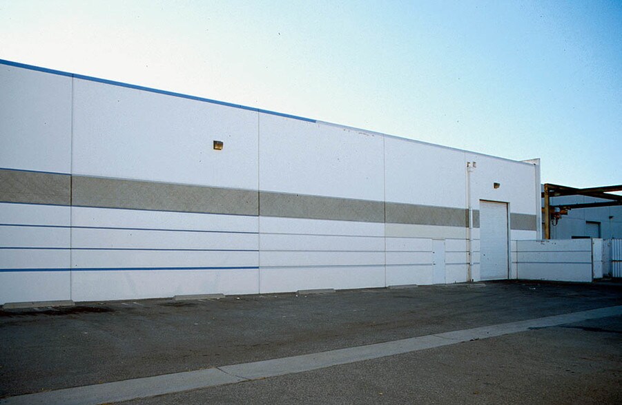 535 Finney Ct, Gardena, CA à louer - Photo de l’immeuble – Image 2 sur 3
