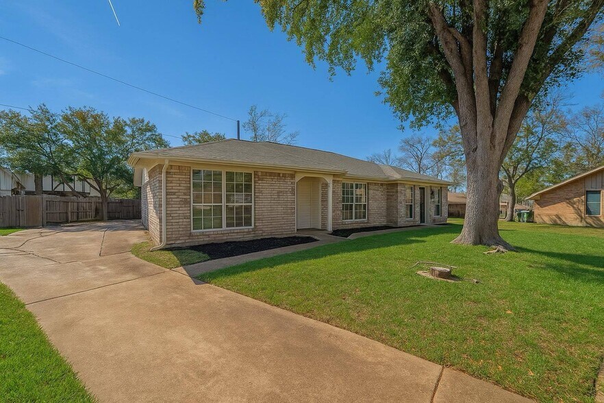 7315 Housman, Houston, TX à vendre - Photo de l’immeuble – Image 2 sur 41