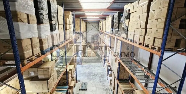 Plus de détails pour Bureau, Industriel/Logistique à louer