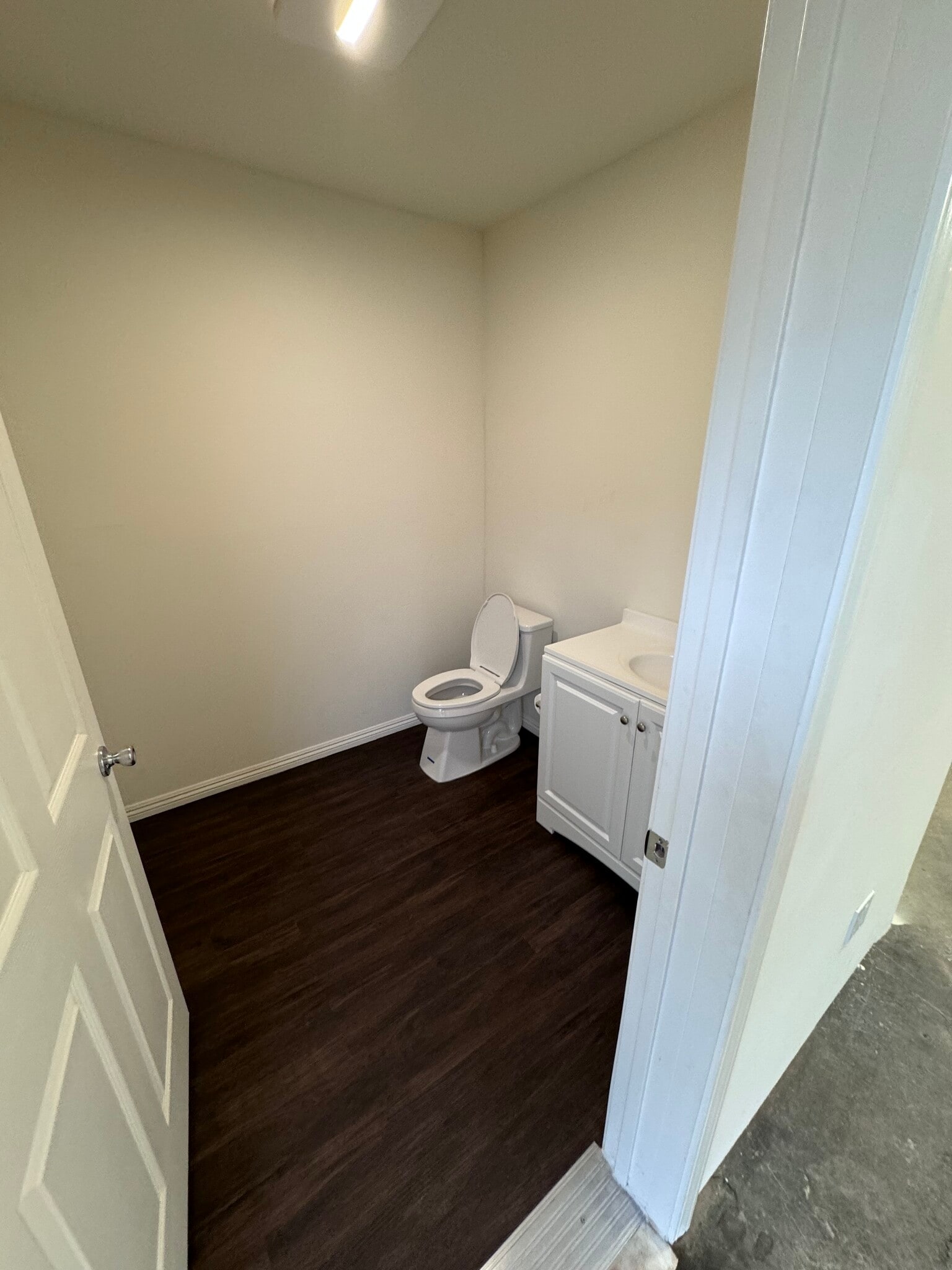 15140-15180 Raymer St, Van Nuys, CA à louer Photo intérieure– Image 1 sur 3