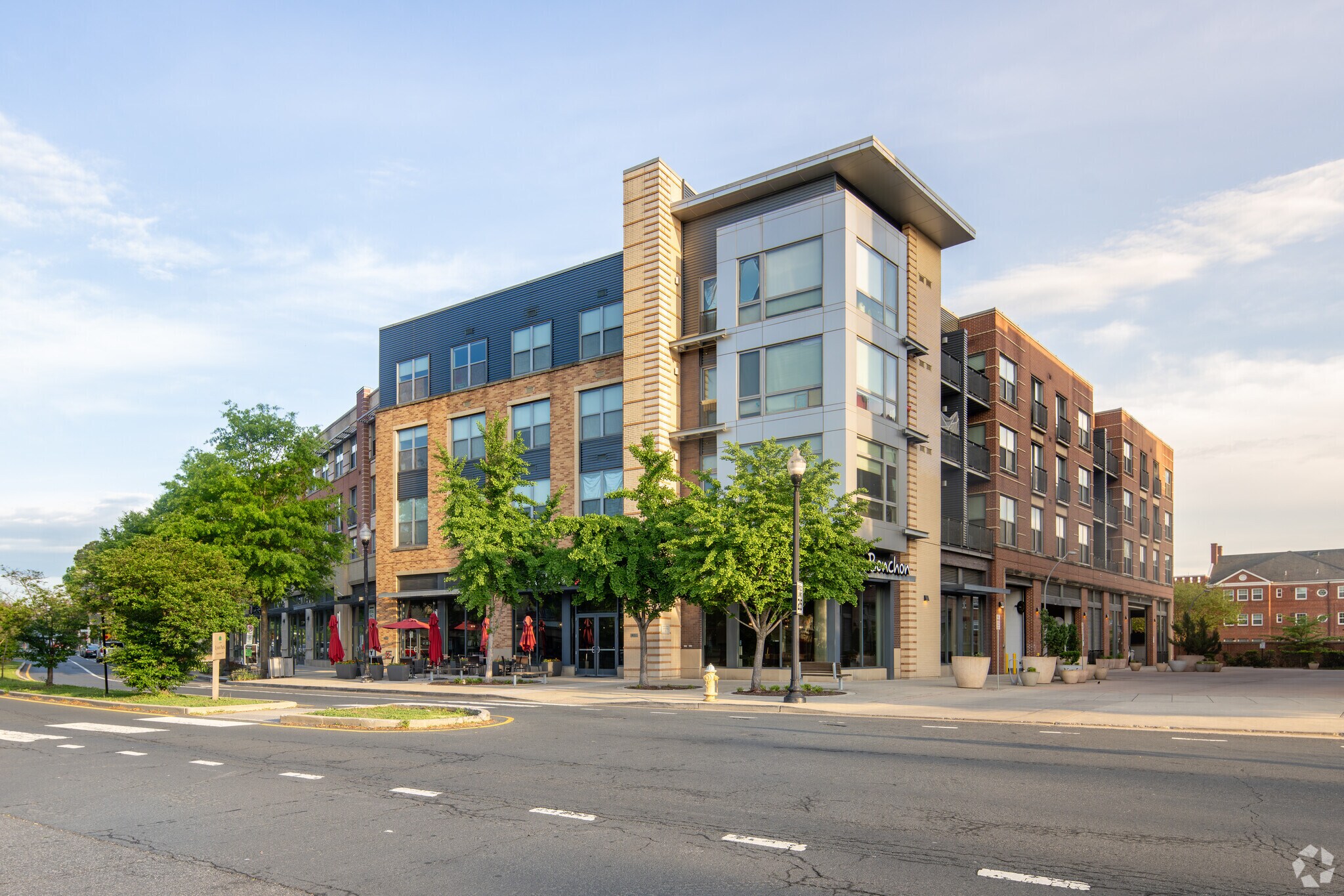 2209 N Pershing Dr, Arlington, VA à louer Photo principale– Image 1 sur 67