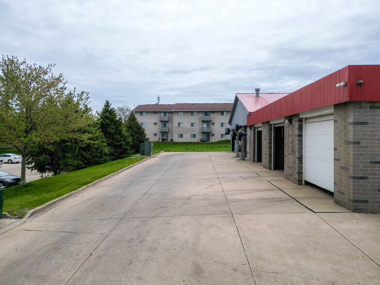 875 Sherrylynn Blvd, Pleasant Hill, IA à vendre - Photo de l’immeuble – Image 2 sur 31