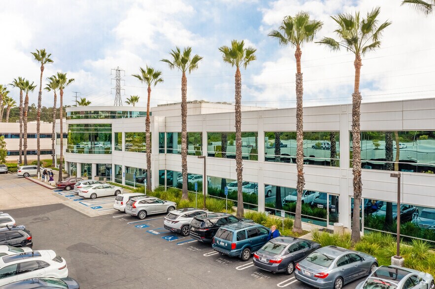 26691 Plaza Dr, Mission Viejo, CA à louer - Photo de l’immeuble – Image 3 sur 4
