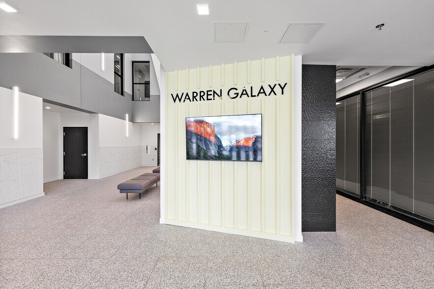 30800 Van Dyke Ave, Warren, MI à louer - Hall d’entrée – Image 3 sur 10