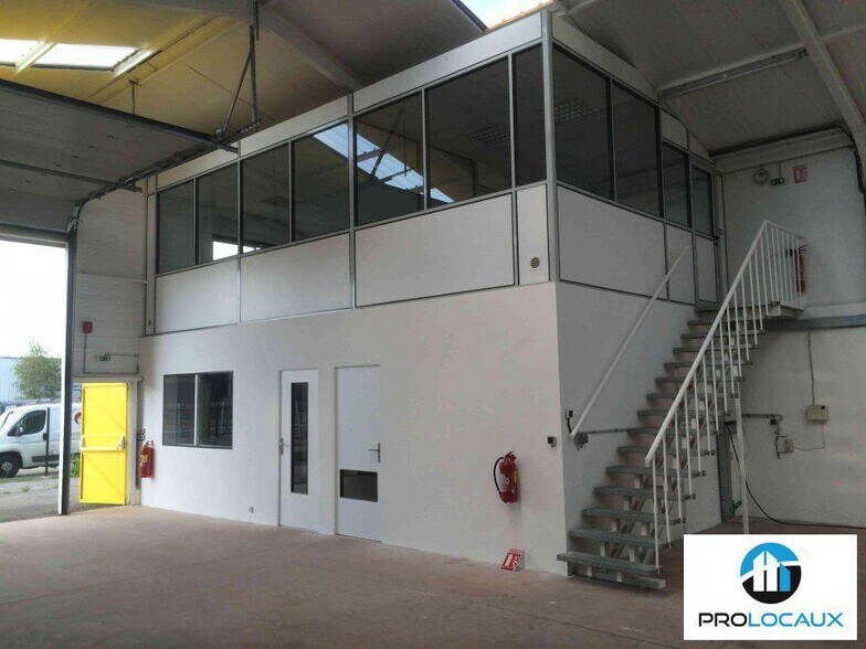Local d’activités dans Compiègne à louer - Photo de l’immeuble – Image 2 sur 3