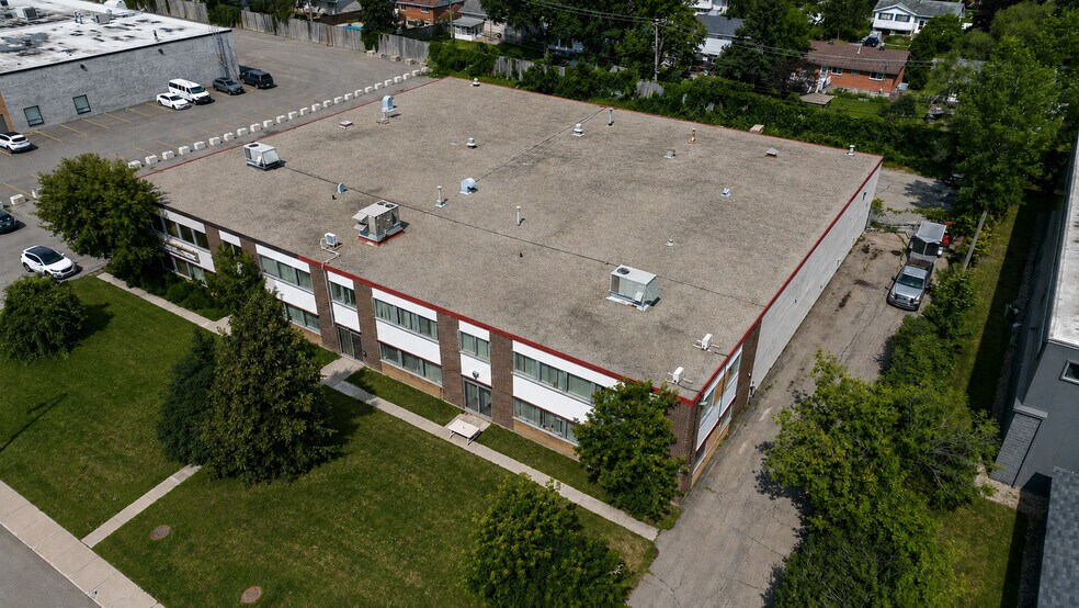 121-123 Av Labrosse, Pointe-claire, QC à louer - Photo de l’immeuble – Image 2 sur 5