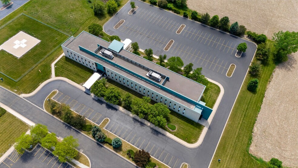 3703 Doty Rd, Woodstock, IL à louer - Photo de l’immeuble – Image 2 sur 16