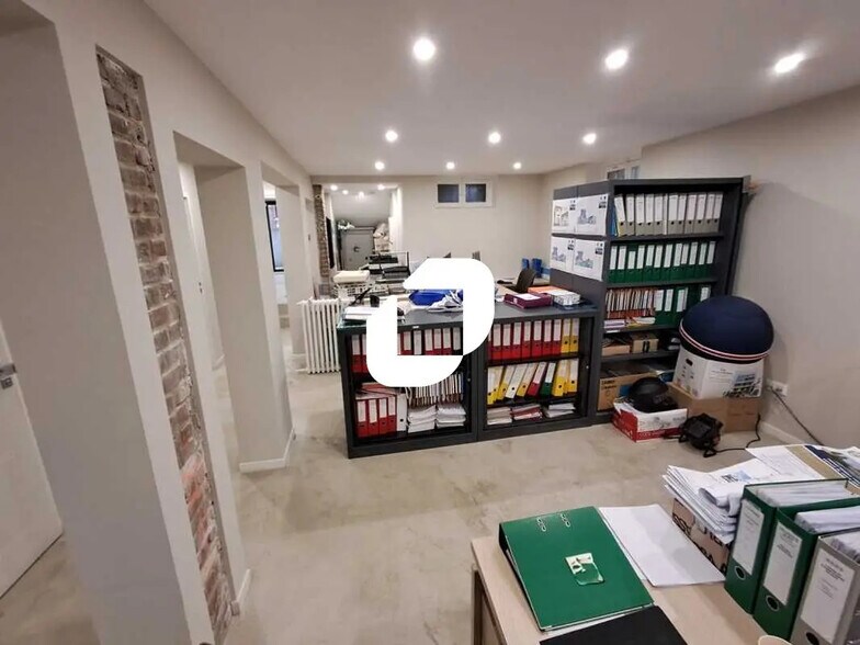 Bureau dans Colombes à louer - Photo de l’immeuble – Image 3 sur 8