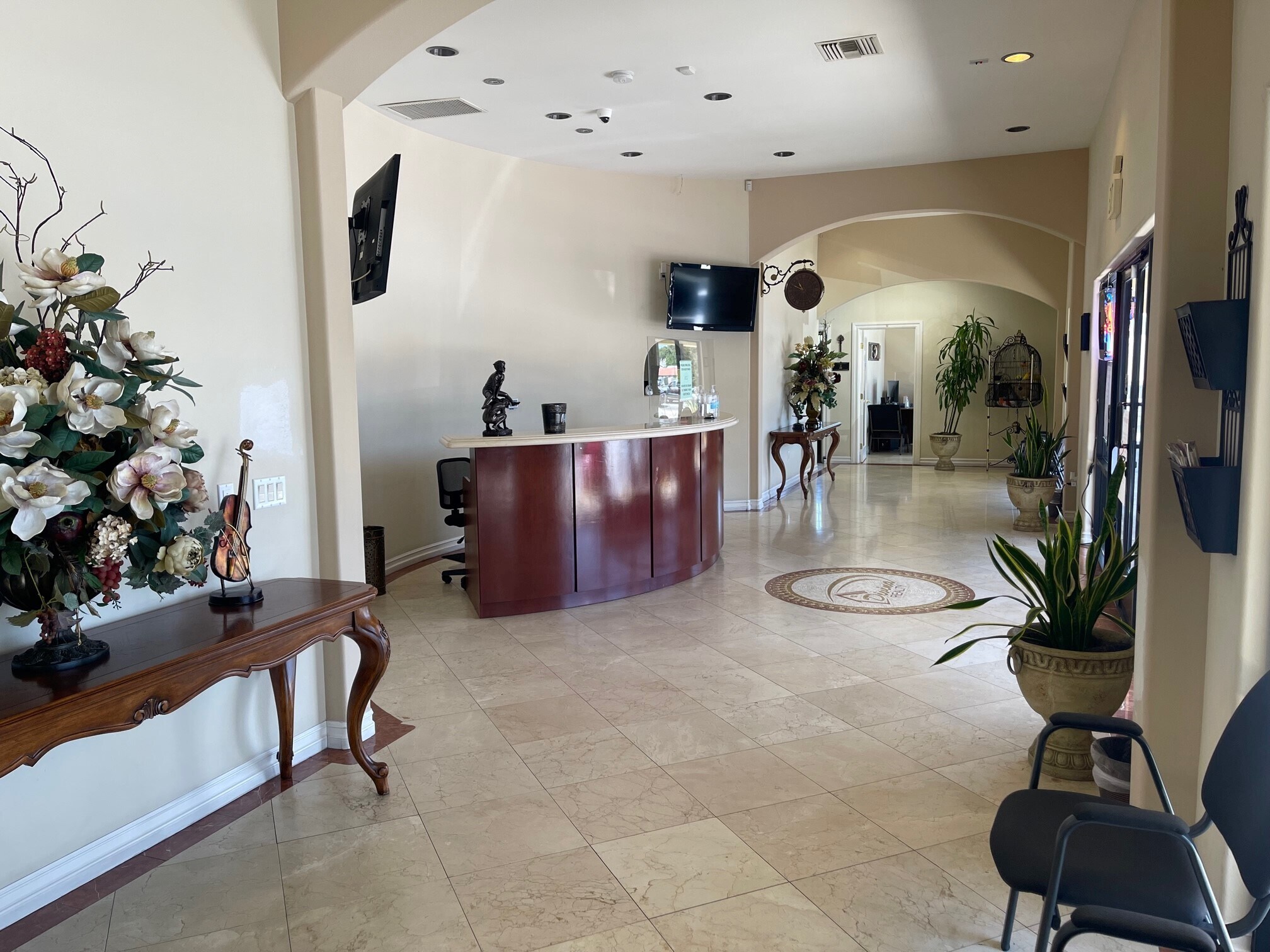 701 W 6th St, Corona, CA à louer Photo intérieure– Image 1 sur 5