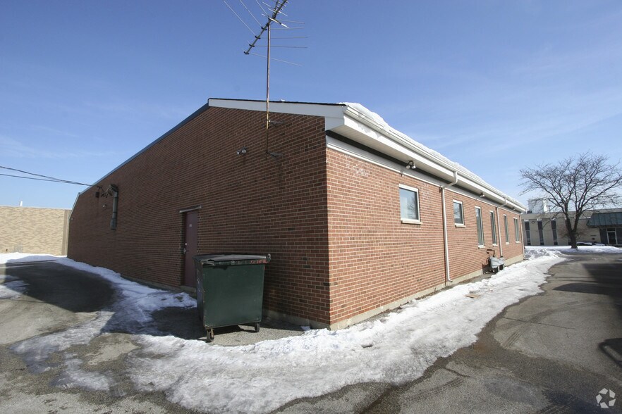 7040 N Ridgeway Ave, Lincolnwood, IL à louer - Photo de l’immeuble – Image 2 sur 8