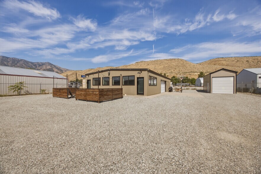 102 E Lakeshore Dr, Pateros, WA à vendre - Photo de l’immeuble – Image 2 sur 46