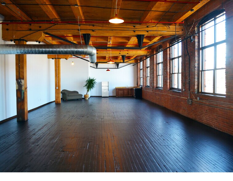 3143 W 33rd St, Cleveland, OH à louer - Photo de l’immeuble – Image 2 sur 27