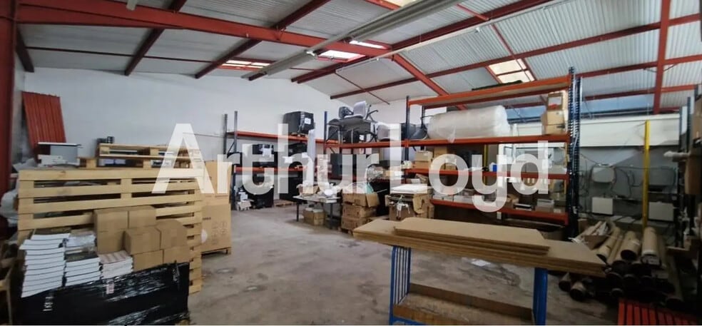 Local d’activités dans Bretteville-sur-Odon à louer - Photo de l’immeuble – Image 2 sur 3