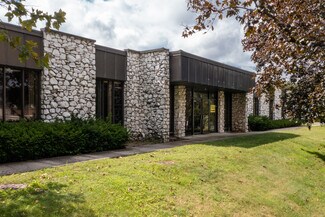 Plus de détails pour 40 Rabro Dr, Hauppauge, NY - Industriel/Logistique à louer