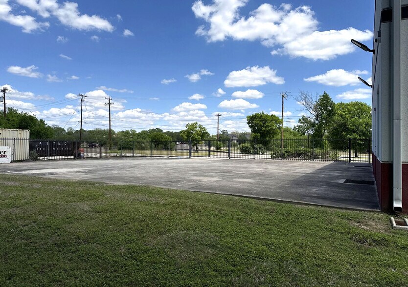 12831 Oconnor Rd, San Antonio, TX à vendre - Photo de l’immeuble – Image 2 sur 10