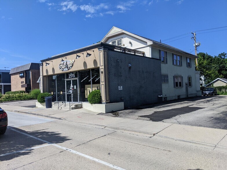 2515 Far Hills Ave, Oakwood, OH à louer - Photo de l’immeuble – Image 2 sur 23