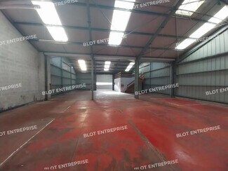 Plus de détails pour Local d'activités à louer