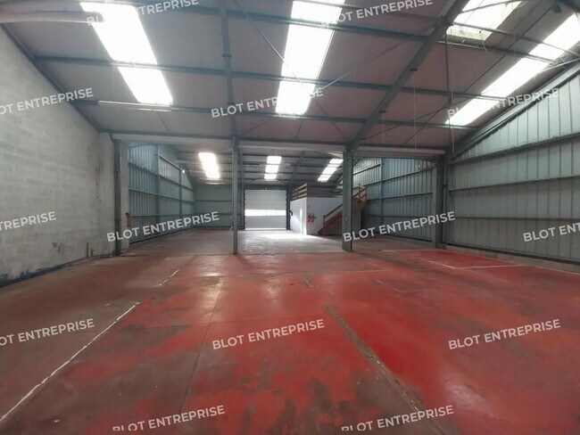 Plus de détails pour Local d'activités à louer