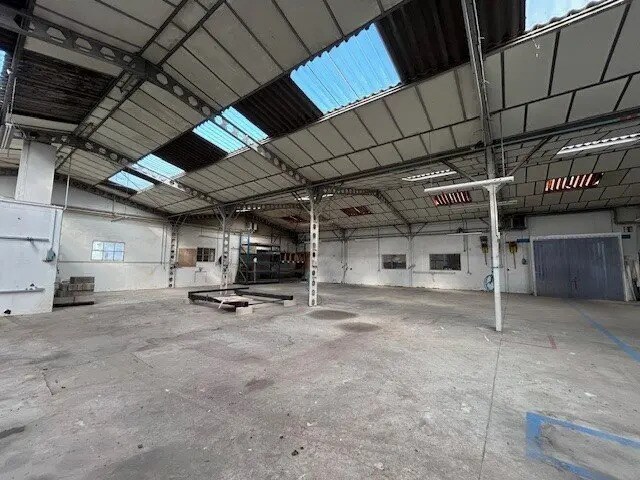 Local d'activités dans Saint-Rémy à vendre - Photo de l’immeuble – Image 2 sur 13