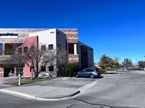 9900 Covington Cross Dr, Las Vegas, NV à vendre Photo intérieure– Image 1 sur 11