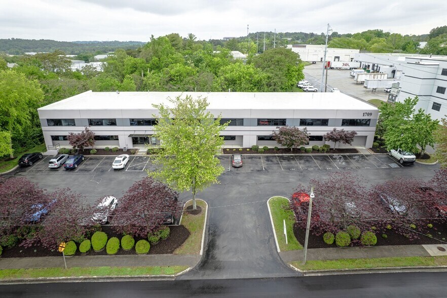 1709 Midpark Rd, Knoxville, TN à vendre - Photo de l’immeuble – Image 2 sur 25