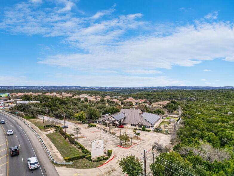 601 Ranch Road 620 S, Lakeway, TX à vendre - Photo de l’immeuble – Image 2 sur 11