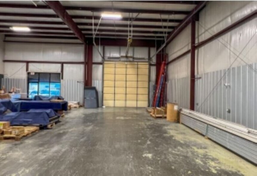 1532 N Commercial, Nixa, MO à louer - Photo de l’immeuble – Image 3 sur 7