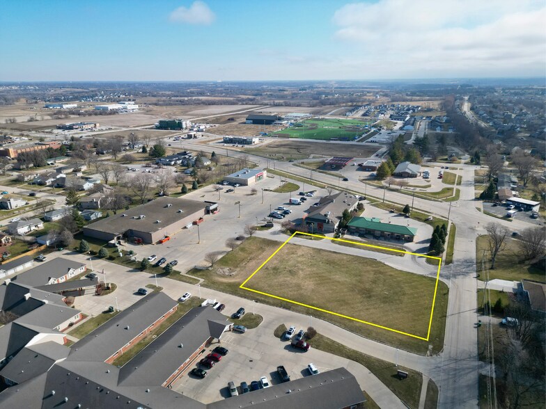 2220 Sunset Drive, Norwalk, IA à vendre - Photo de l’immeuble – Image 2 sur 2