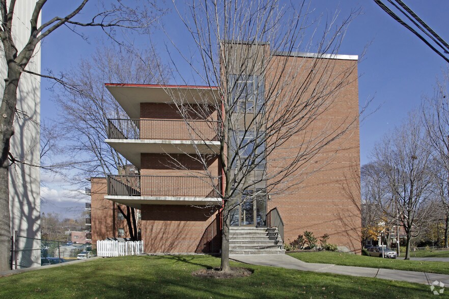 12 Park St E, Mississauga, ON à vendre - Photo de l’immeuble – Image 3 sur 5
