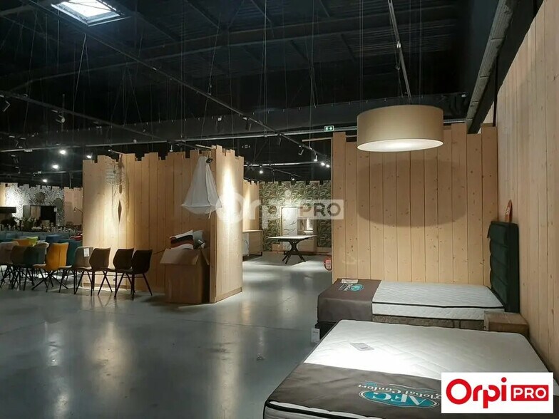 Local commercial dans Valence à louer - Photo intérieure – Image 2 sur 6