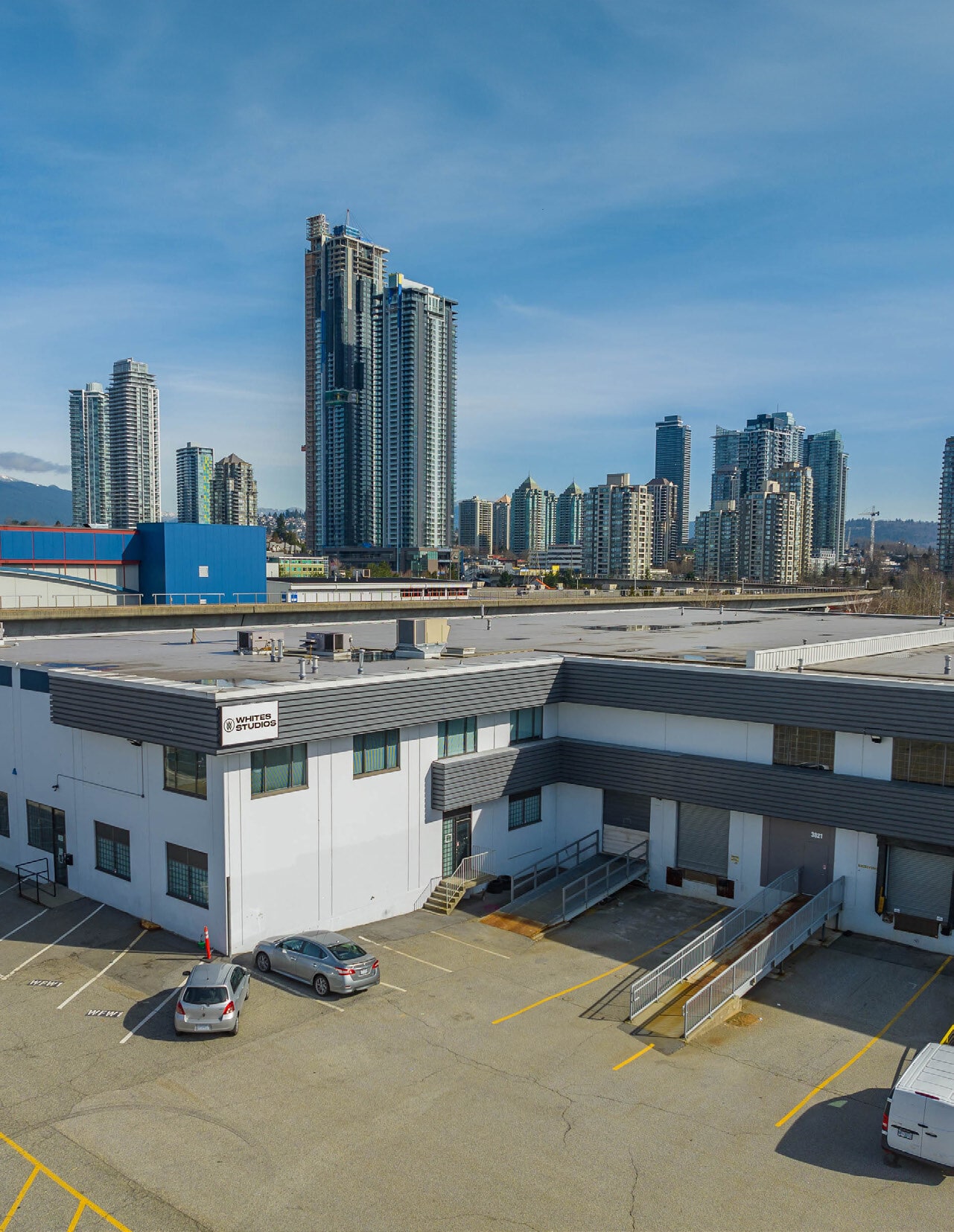 2550 Boundary Rd, Burnaby, BC à louer Photo de l’immeuble– Image 1 sur 7