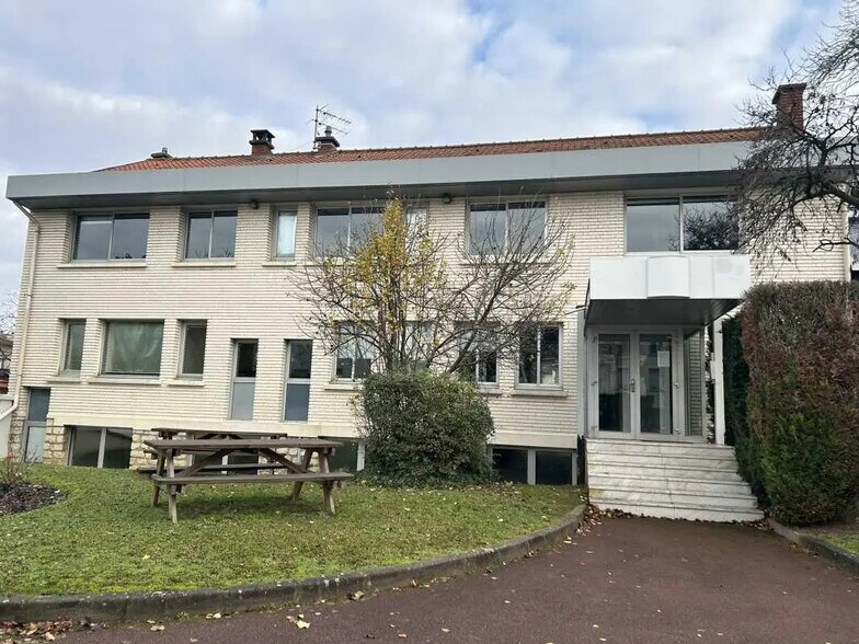 Bureau dans Saint-Maur-des-Fossés à louer - Photo de l’immeuble – Image 1 sur 3