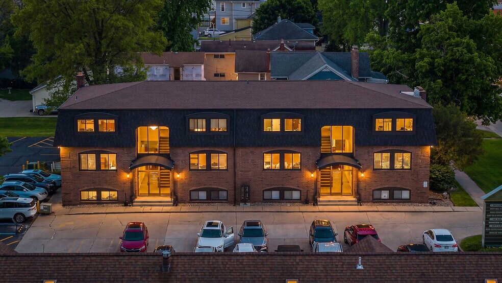 250 N Main St, Crown Point, IN à vendre - Photo de l’immeuble – Image 2 sur 52