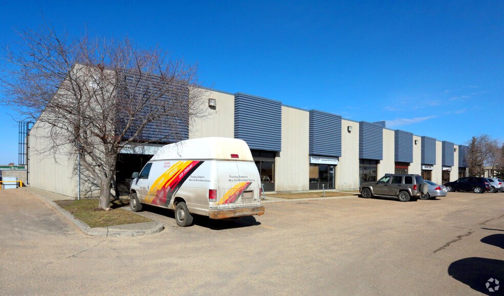 9775-9799 45th Ave NW, Edmonton, AB à louer - Photo de l’immeuble – Image 2 sur 4