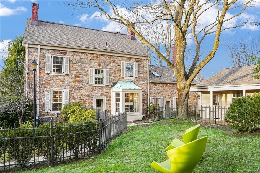 1 E Mill Rd, Long Valley, NJ à louer - Photo de l’immeuble – Image 2 sur 17