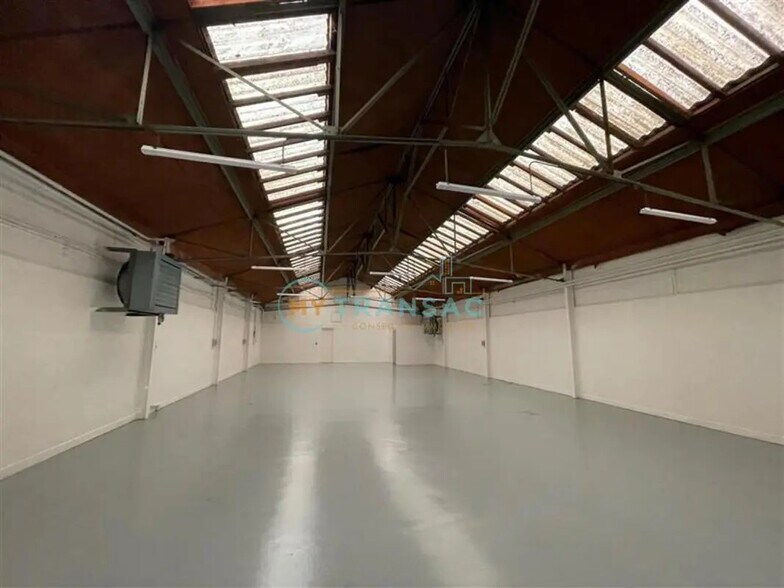 Local d’activités dans Villeneuve-Saint-Georges à louer - Photo intérieure – Image 1 sur 12