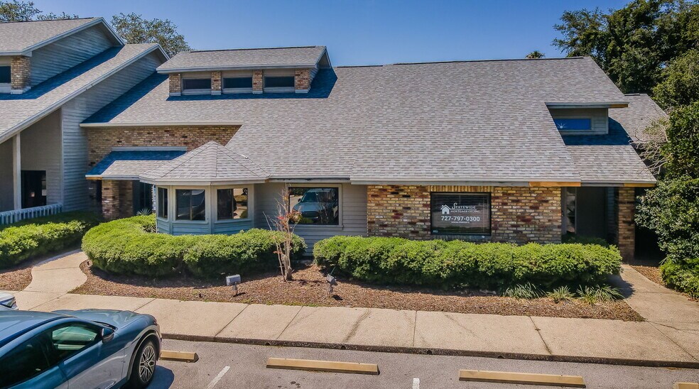 1601 E Bay Dr, Largo, FL à vendre - Photo de l’immeuble – Image 1 sur 31