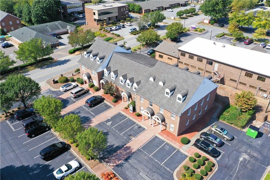 1365 Westgate Center Dr, Winston-Salem, NC à louer - Photo de l’immeuble – Image 2 sur 3