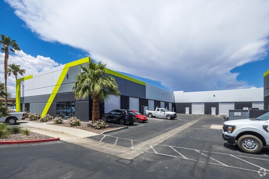 6280 S Valley View Blvd, Las Vegas, NV à louer - Photo de l’immeuble – Image 3 sur 13