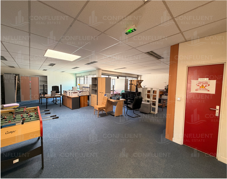 Industriel/Logistique dans Buc à vendre - Photo de l’immeuble – Image 3 sur 6
