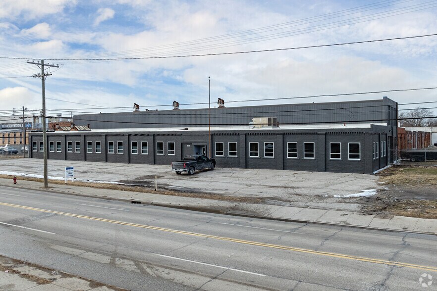 12500 Berea Rd, Lakewood, OH à louer - Photo principale – Image 1 sur 7