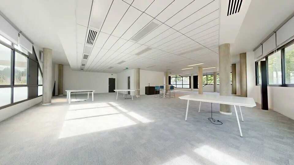 Bureau dans Champagne-au-Mont-d'Or à louer - Photo de l’immeuble – Image 3 sur 10