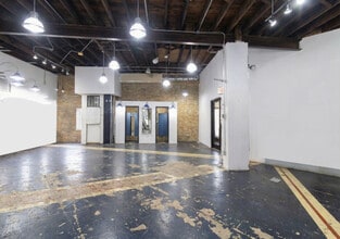 2950 W Fullerton Ave, Chicago, IL à louer Photo intérieure– Image 2 sur 30