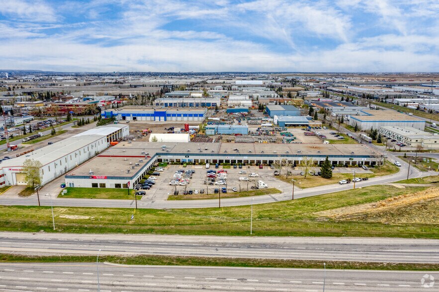 5018-5198 80 Av SE, Calgary, AB à louer - Aérien – Image 3 sur 4