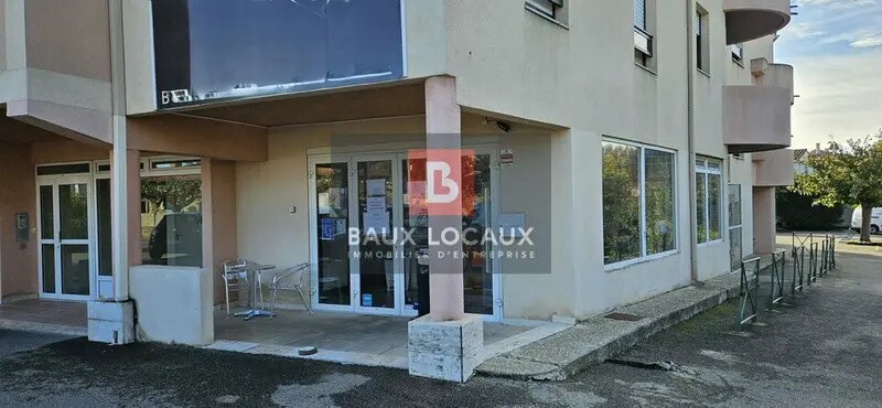 Local commercial dans Carpentras à louer Photo de l’immeuble– Image 1 sur 7