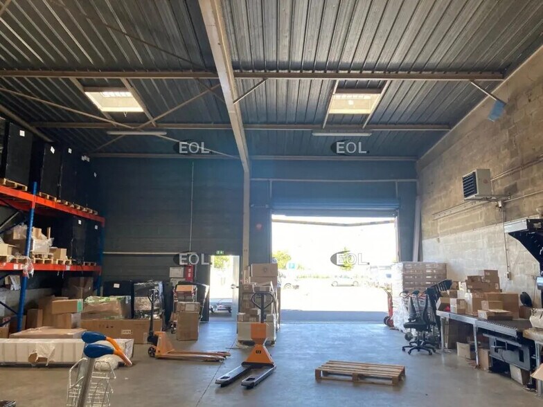 Local d’activités dans Orly à louer - Photo de l’immeuble – Image 2 sur 5