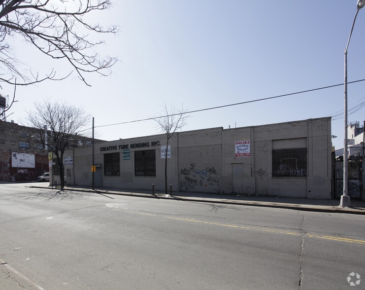 209 Morgan Ave, Brooklyn, NY à louer - Photo de l’immeuble – Image 2 sur 4