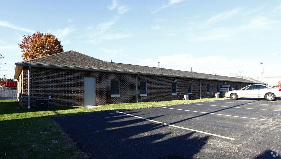 4824-4836 Frank Ave NW, Canton, OH à louer - Photo de l’immeuble – Image 2 sur 8