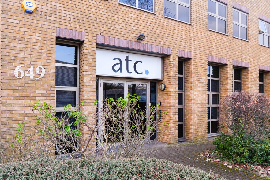 649 River Gdns, Feltham à louer - Photo de l’immeuble – Image 3 sur 5