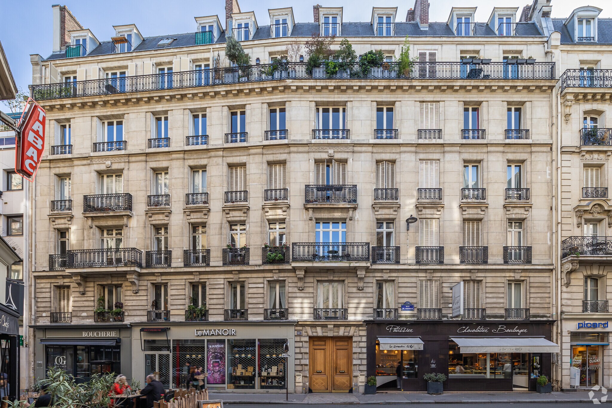 187 Rue De Grenelle, Paris à louer Photo de l’immeuble– Image 1 sur 8